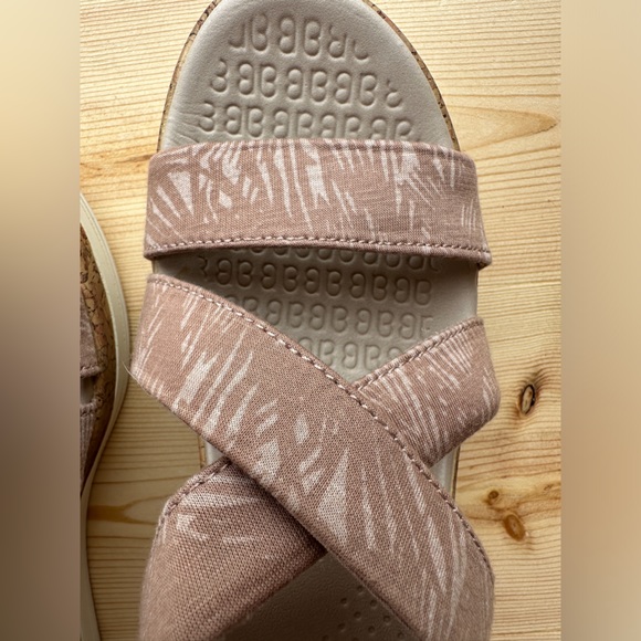 Bzees | Strap Wedge Sandals | Floral Print - Picture 3 of 5